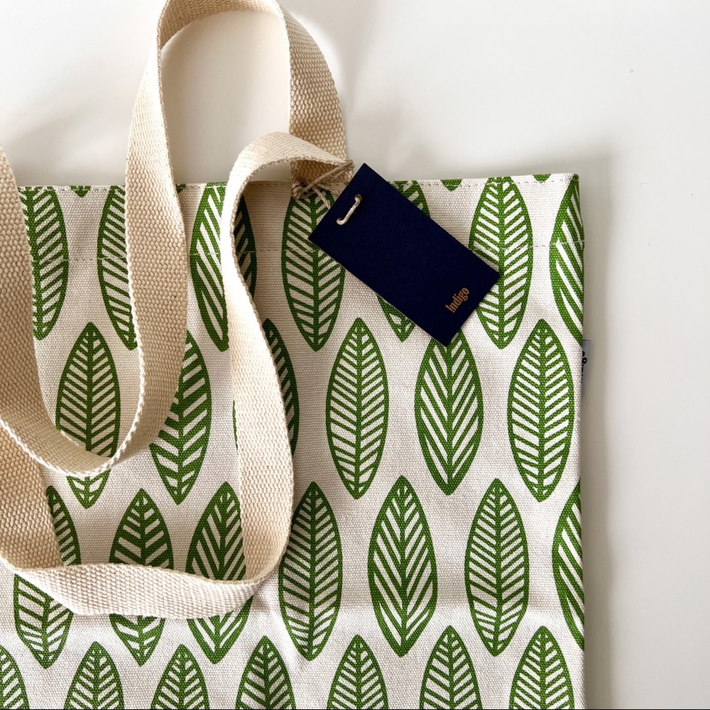 NWT Canvas Tote Bag in Leaf Print